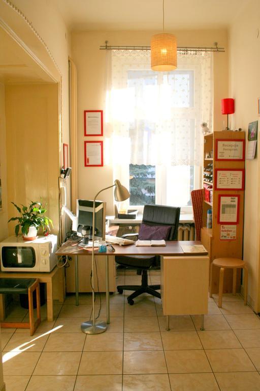 Hostel Aleje 28 Krakow Bagian luar foto