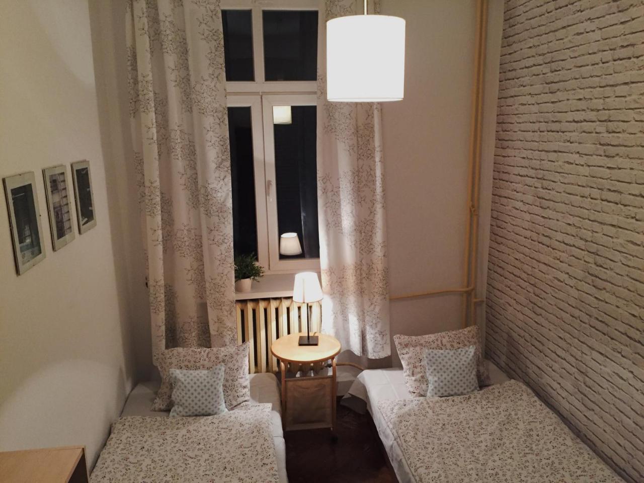 Hostel Aleje 28 Krakow Bagian luar foto