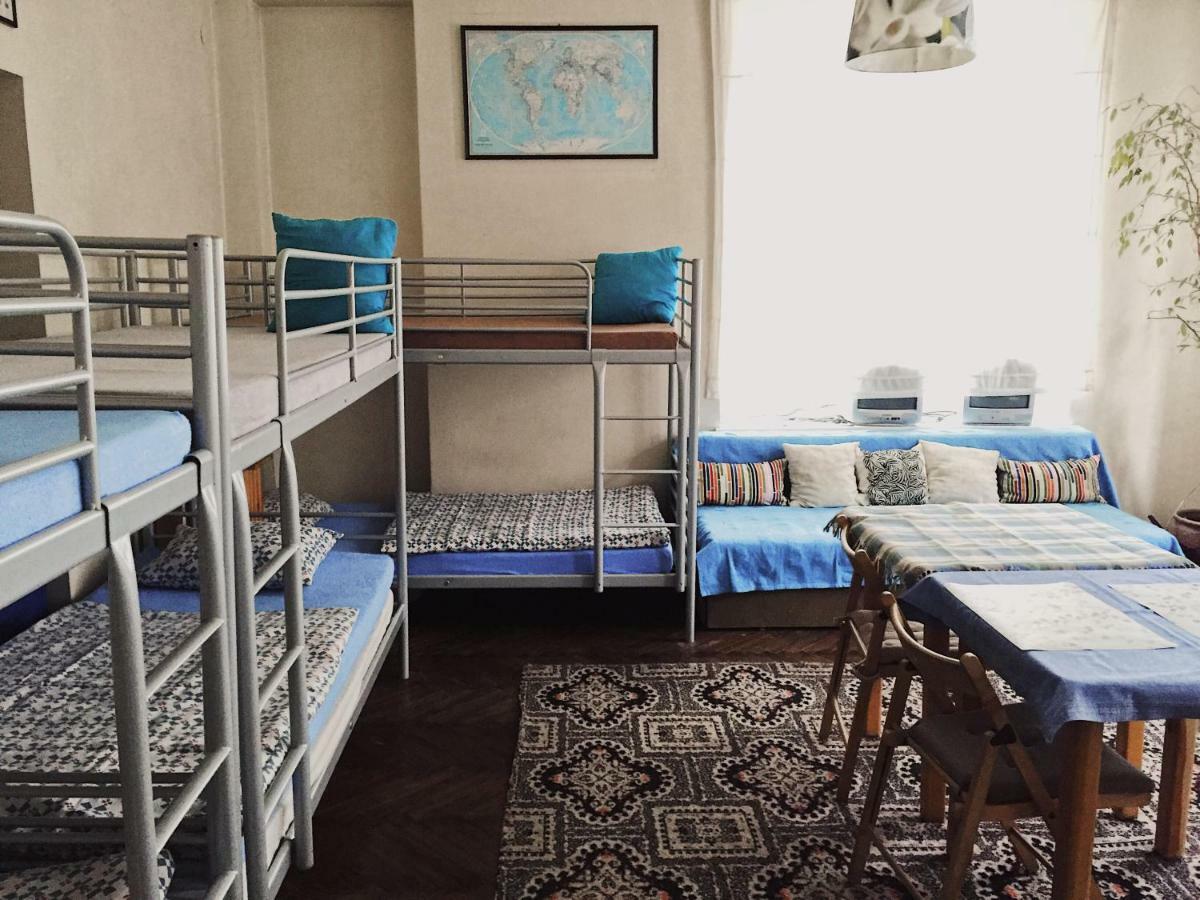 Hostel Aleje 28 Krakow Bagian luar foto