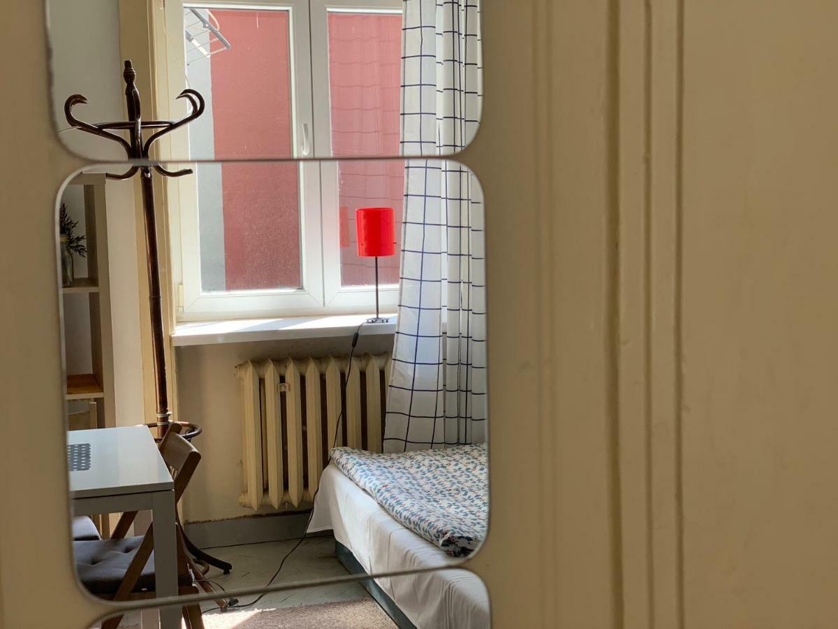 Hostel Aleje 28 Krakow Bagian luar foto