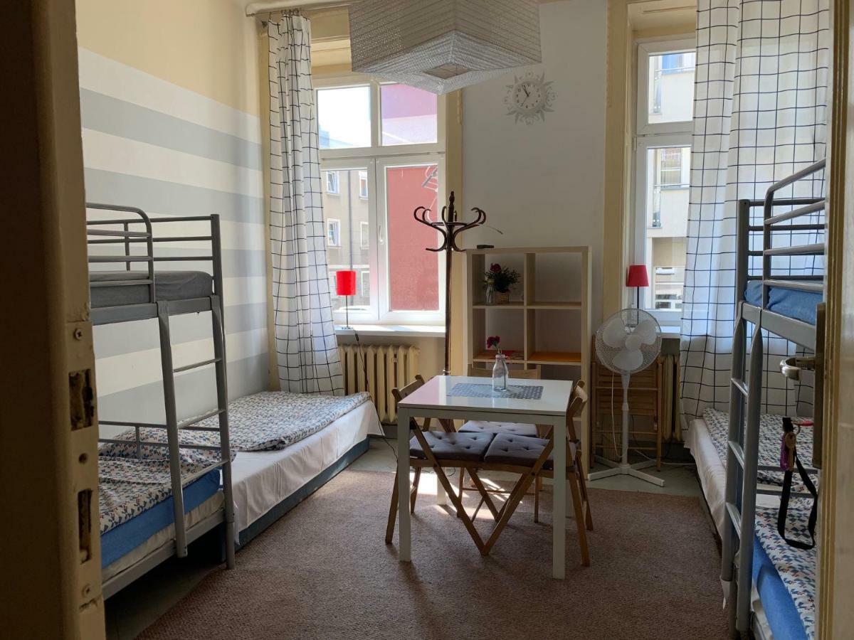 Hostel Aleje 28 Krakow Bagian luar foto